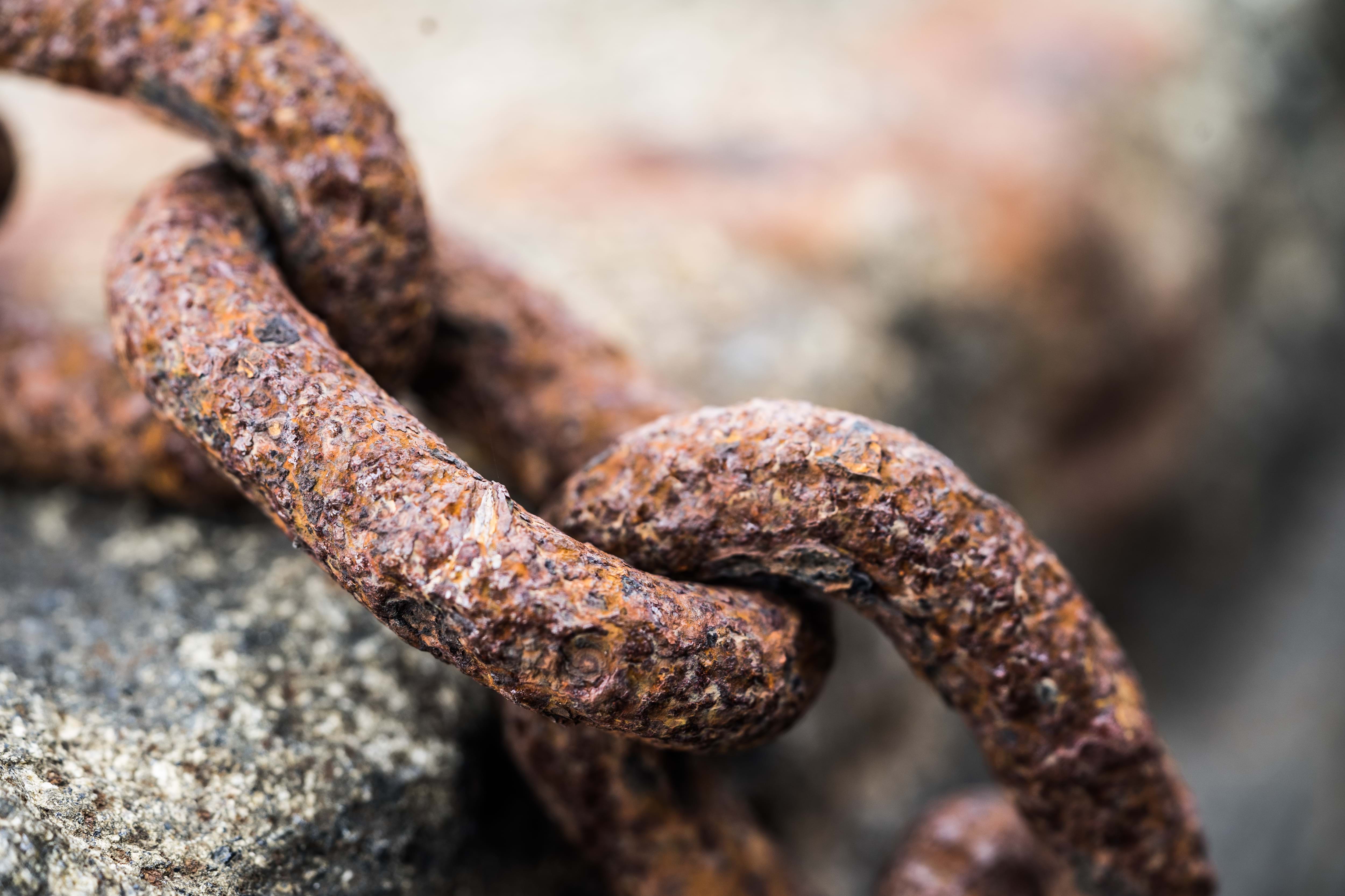 Picture of a rusted chain that wasn't protected